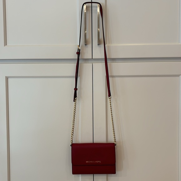 Genuine Michael Kors Phone Crossbody Handbag Multifunctional Small Red Gold Tone - Picture 3 of 8